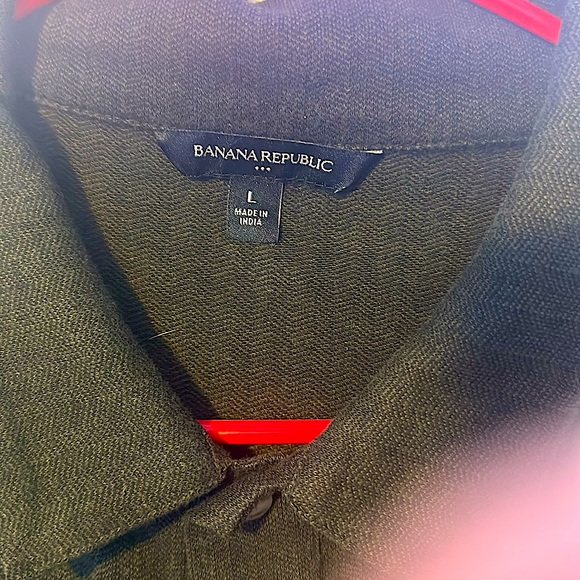 Banana Republic casual ss button up shirt. Size large. 60%cotton 40% polyester - Picture 2 of 4